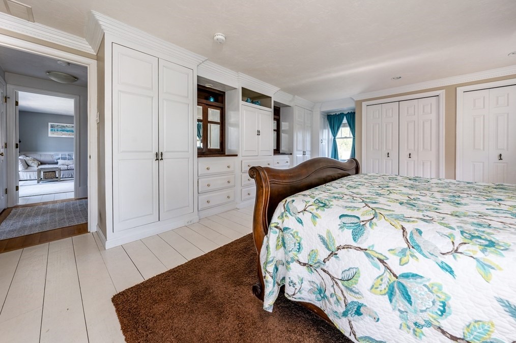 273 Circuit Ave, Bourne MA 02559-2031 exterior