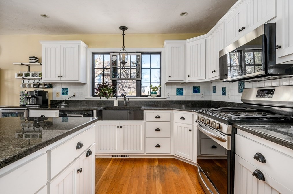 273 Circuit Ave, Bourne MA 02559-2031 exterior