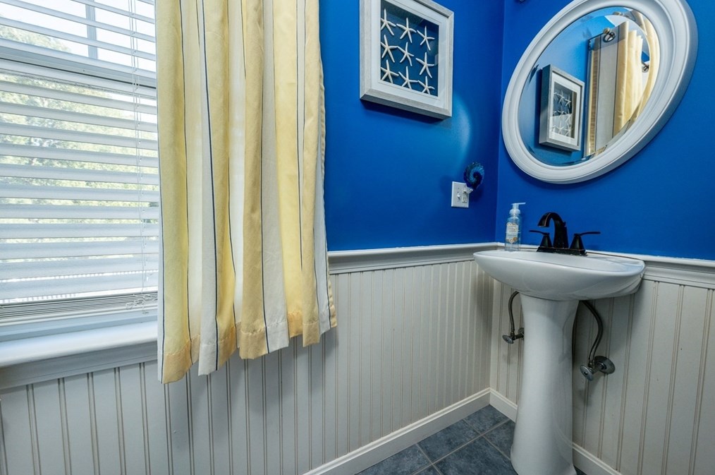 273 Circuit Ave, Bourne MA 02559-2031 exterior