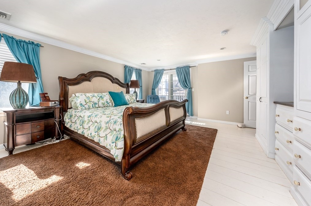 273 Circuit Ave, Bourne MA 02559-2031 exterior