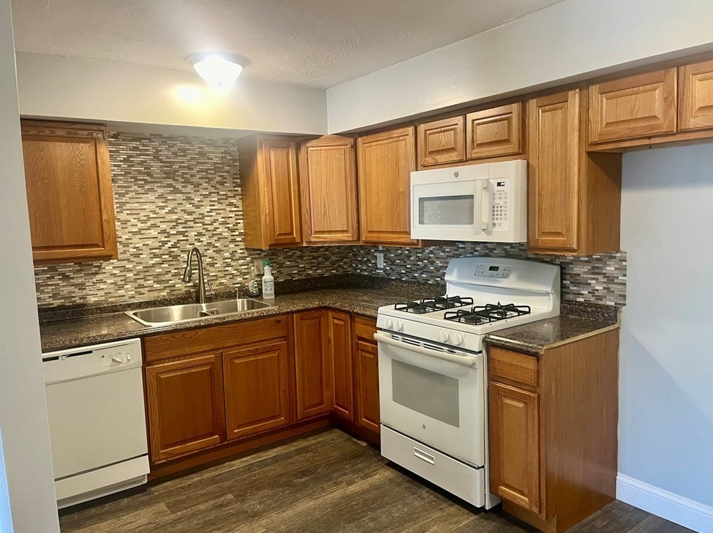 225 Danforth St #3k, Fall River, MA 02720