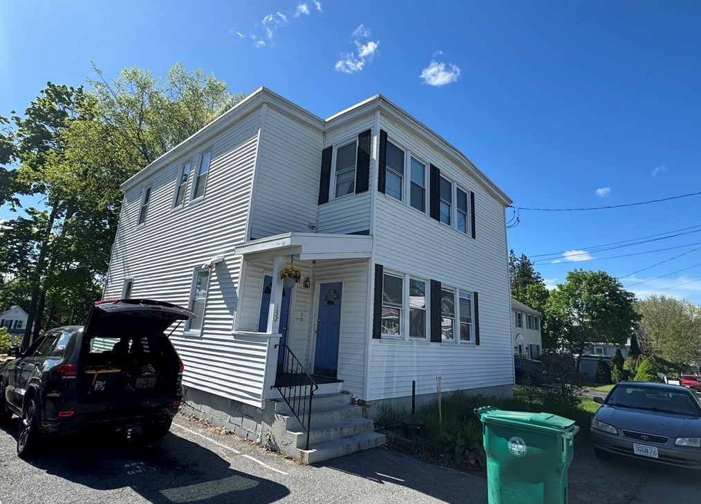132 Bedford Ave, Lowell, MA 01854