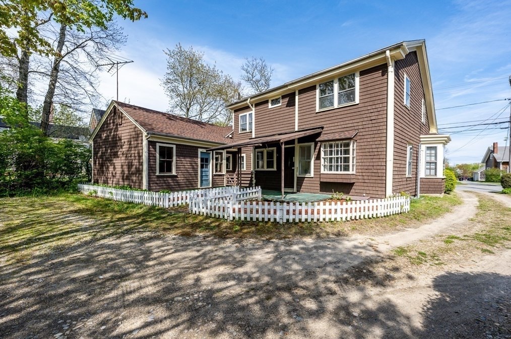 65 Gibbs Ave, Wareham MA 02571-1440 exterior