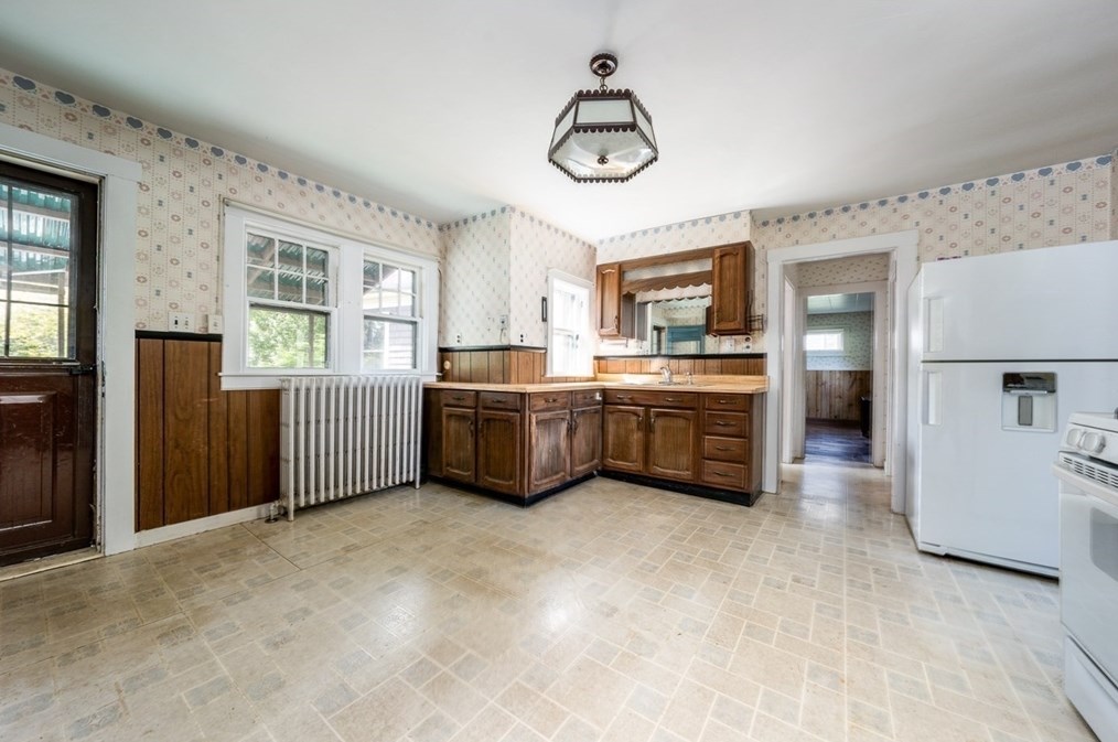 65 Gibbs Ave, Wareham MA 02571-1440 exterior