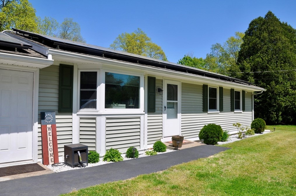 4 Daniel Sq Ext, Belchertown, MA 01007 exterior