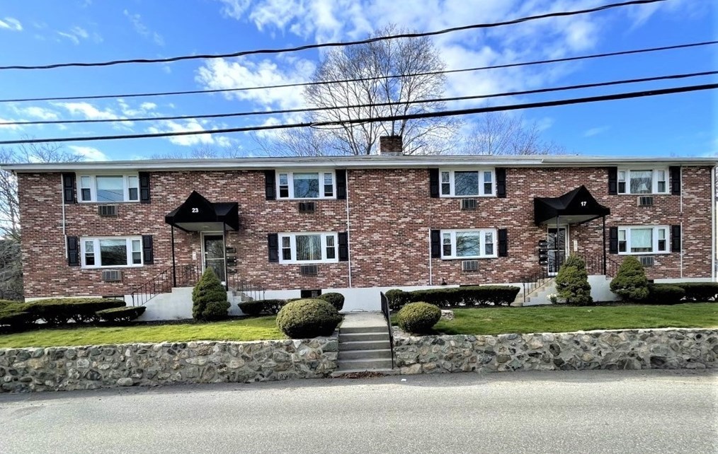 17 Burlington St, Woburn MA  01801-4030 exterior