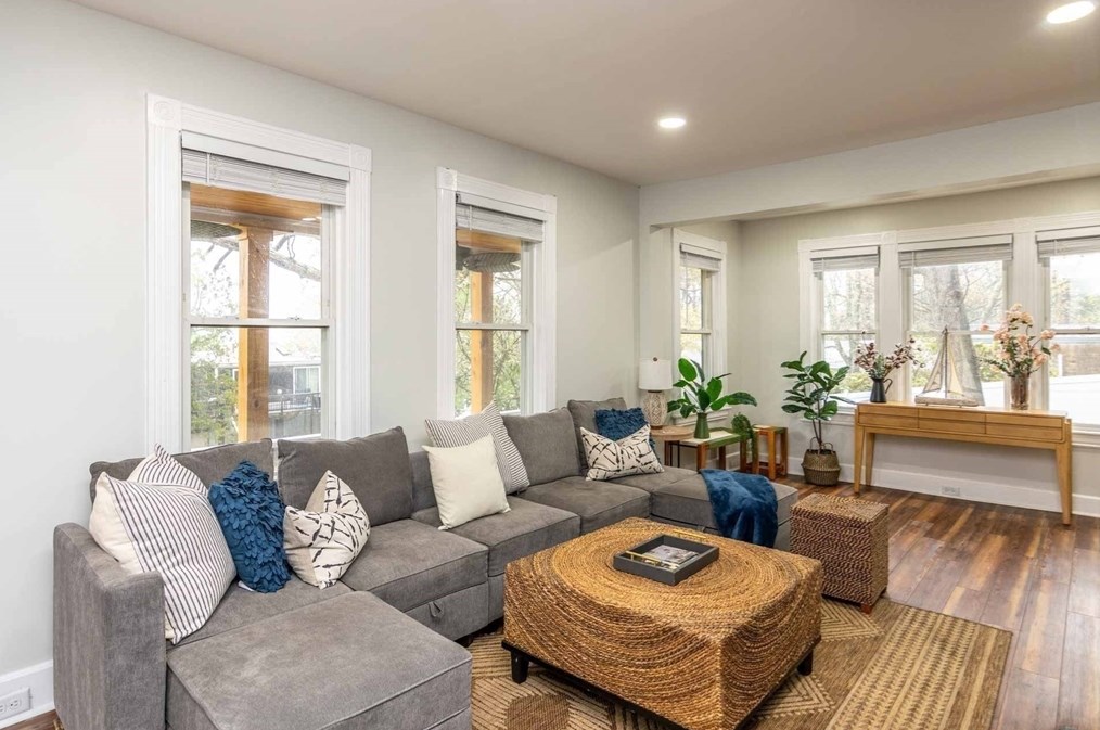 82 Edgartown Vineyard Haven Rd, Marthas Vineyard, MA 02568-4040