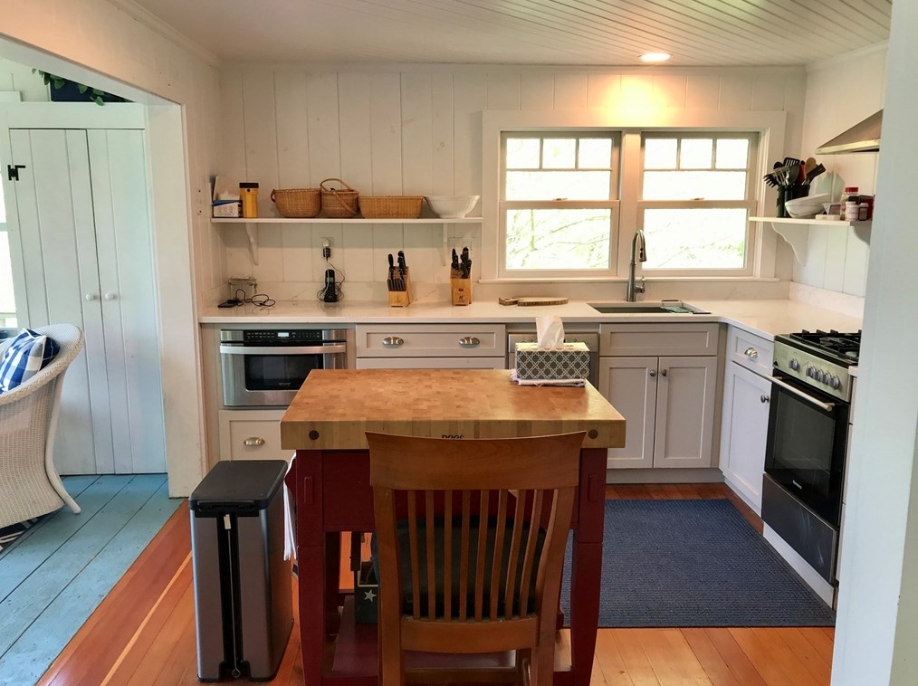 2604 Main St, Barnstable MA 02630-1029 exterior