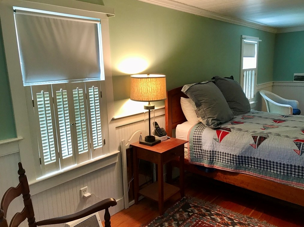 2604 Main St, Barnstable MA 02630-1029 exterior