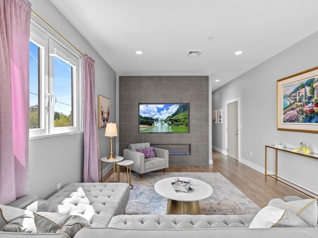 610 Rutherford Ave #201, Boston, MA 02129