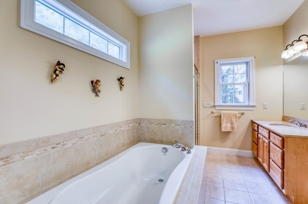 18 Whispering Wind Rd, Montgomery MA  01085-4381 exterior