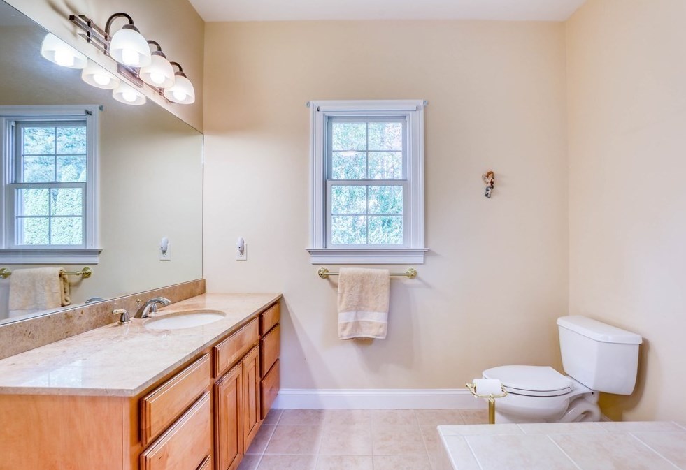 18 Whispering Wind Rd, Montgomery MA  01085-4381 exterior