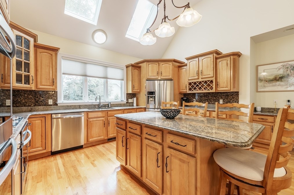 18 Whispering Wind Rd, Montgomery MA  01085-4381 exterior