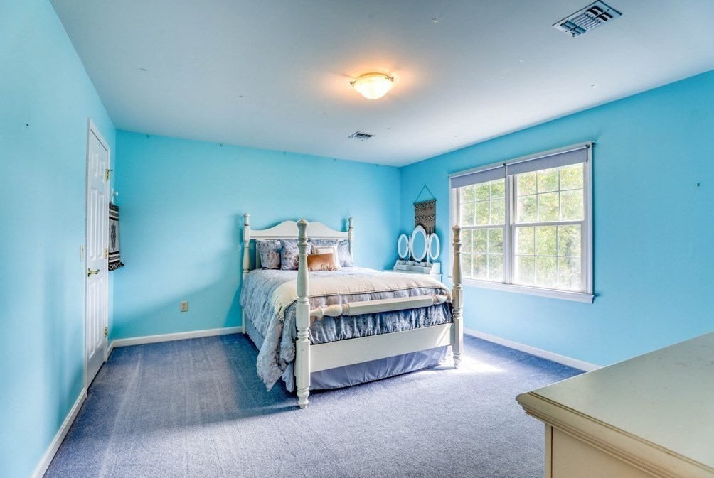 18 Whispering Wind Rd, Montgomery MA  01085-4381 exterior