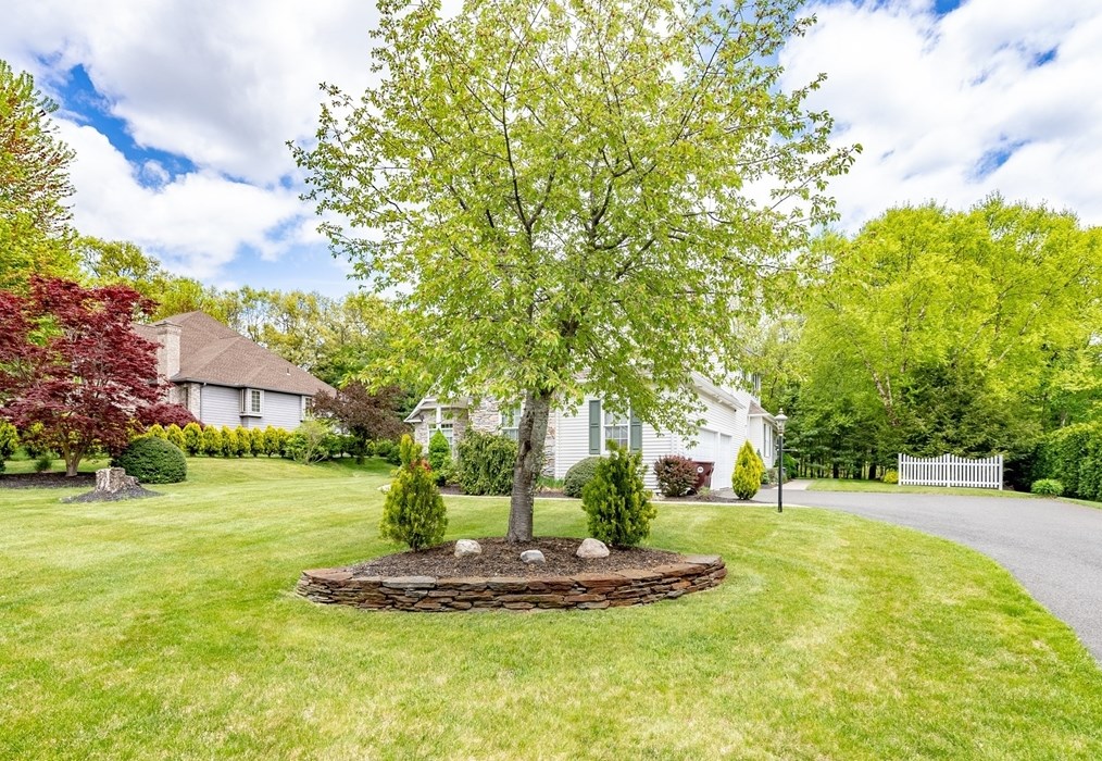 18 Whispering Wind Rd, Montgomery MA  01085-4381 exterior