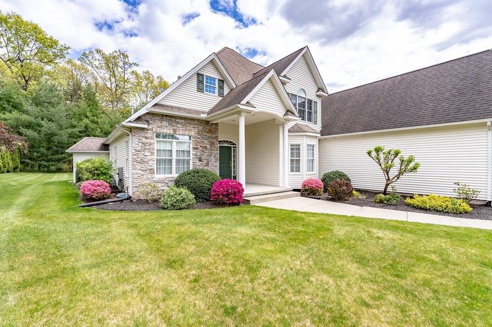 18 Whispering Wind Rd, Montgomery MA  01085-4381 exterior