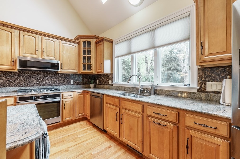 18 Whispering Wind Rd, Montgomery MA  01085-4381 exterior