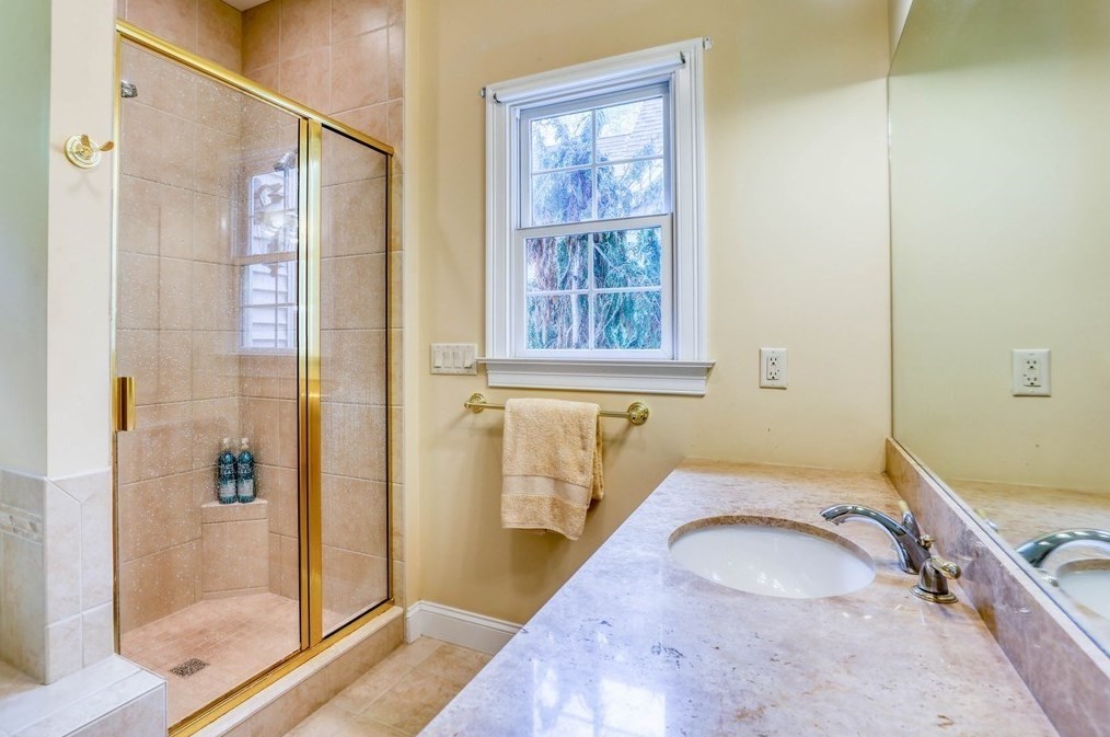 18 Whispering Wind Rd, Montgomery MA  01085-4381 exterior