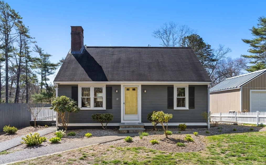 12 Briggs Ave, Plymouth, MA 02360