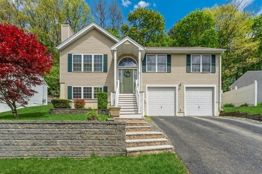 12 Sherwood Rd, Worcester, MA 01602 exterior