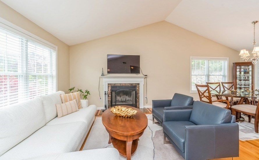 12 Sherwood Rd, Worcester MA 01602-2551 exterior