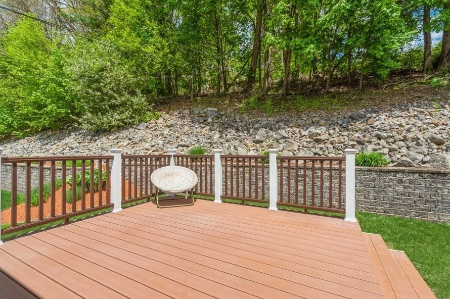 12 Sherwood Rd, Worcester MA 01602-2551 exterior