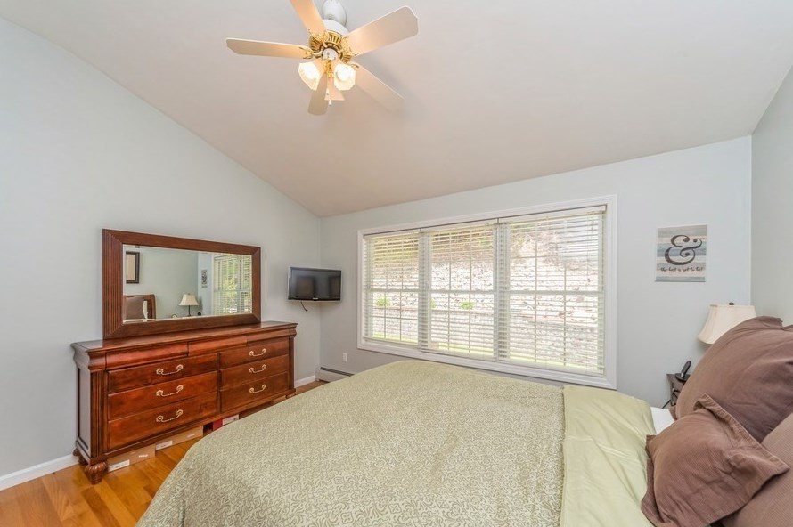 12 Sherwood Rd, Worcester MA 01602-2551 exterior