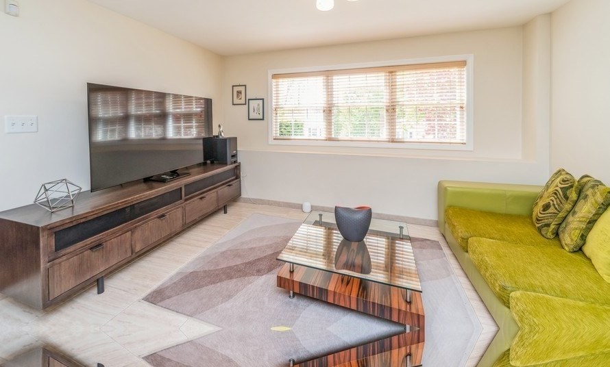 12 Sherwood Rd, Worcester MA 01602-2551 exterior