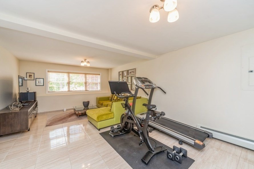 12 Sherwood Rd, Worcester MA 01602-2551 exterior