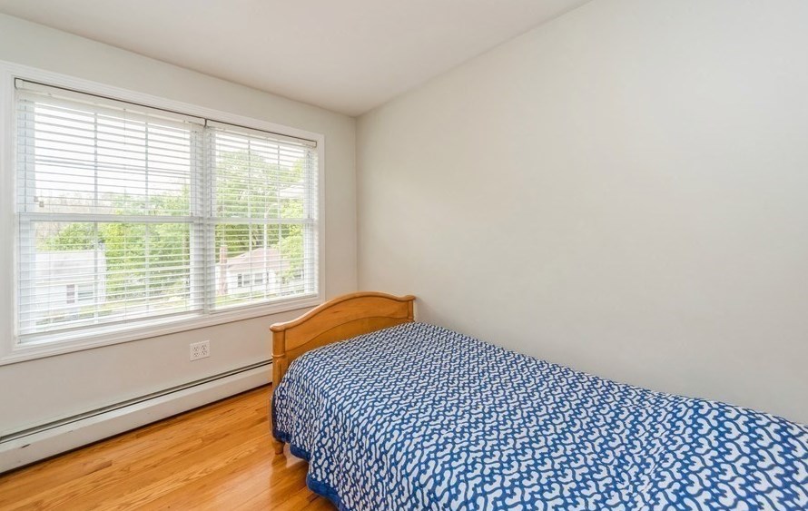 12 Sherwood Rd, Worcester MA 01602-2551 exterior