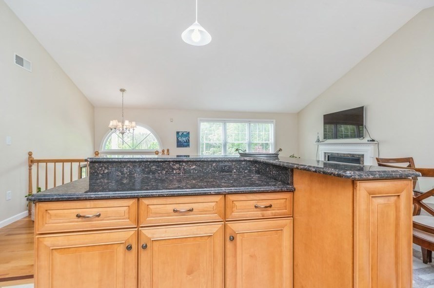 12 Sherwood Rd, Worcester MA 01602-2551 exterior