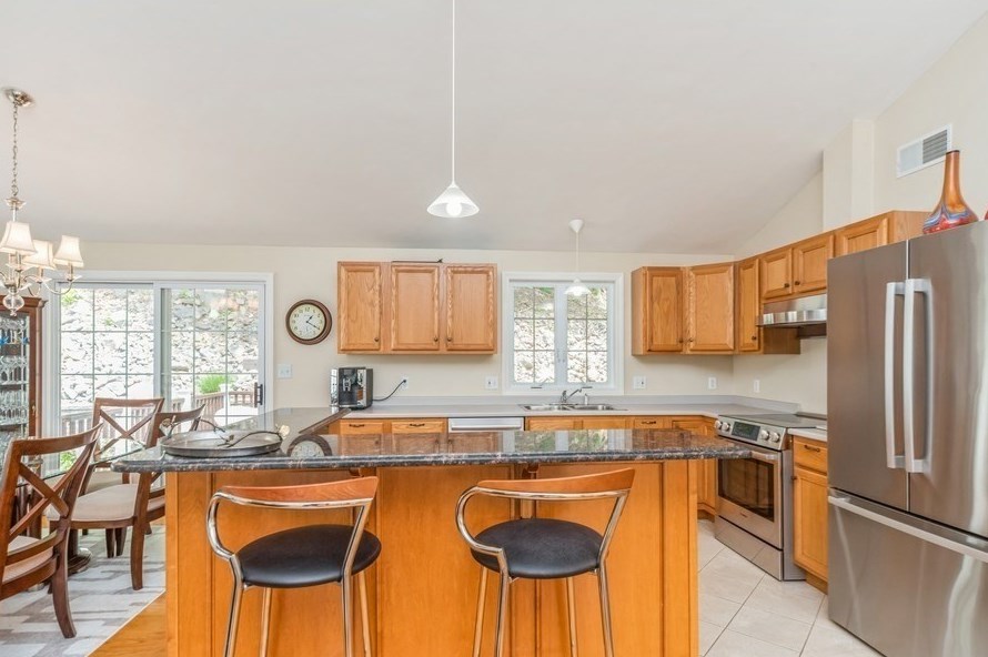 12 Sherwood Rd, Worcester MA 01602-2551 exterior