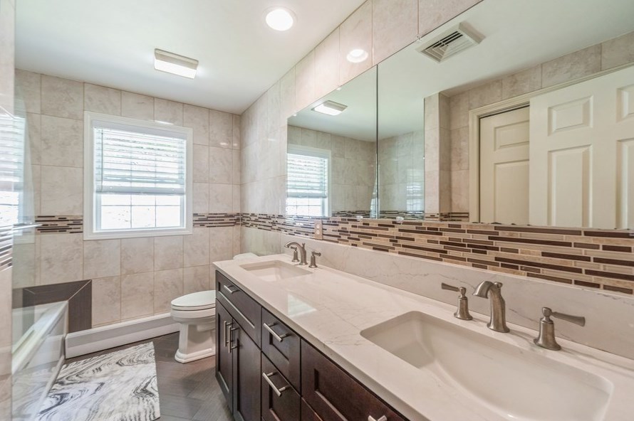 12 Sherwood Rd, Worcester MA 01602-2551 exterior