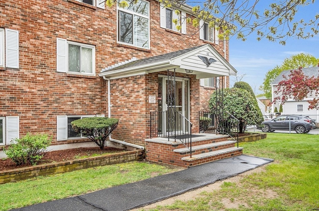 52 Purchase St, Danvers, MA 01923-3645