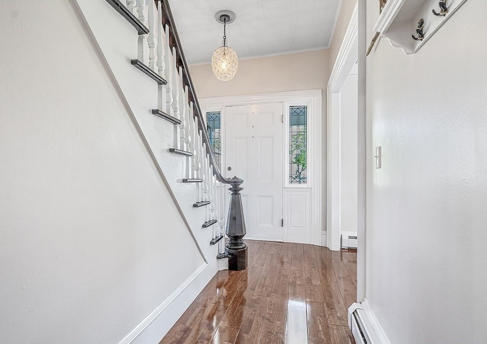 28 Maple St, Mendon MA  01756-1248 exterior