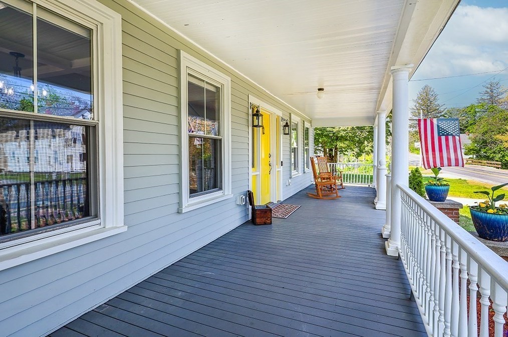 28 Maple St, Mendon MA  01756-1248 exterior