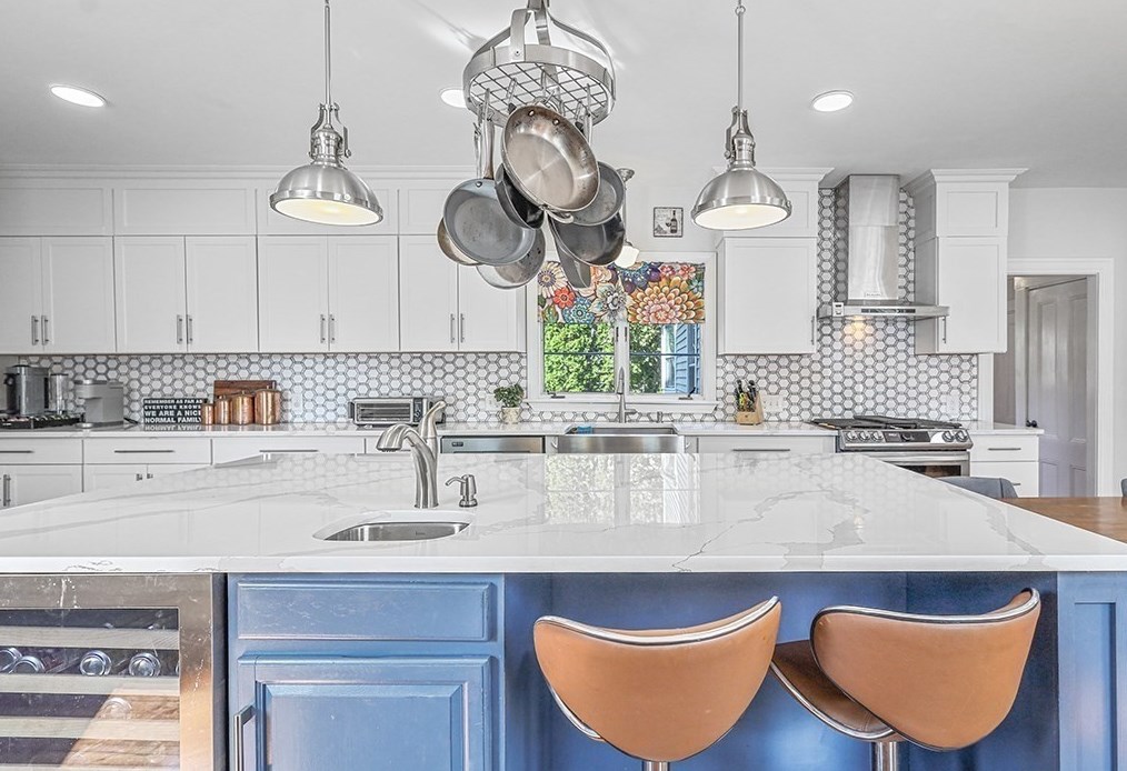 28 Maple St, Mendon MA  01756-1248 exterior