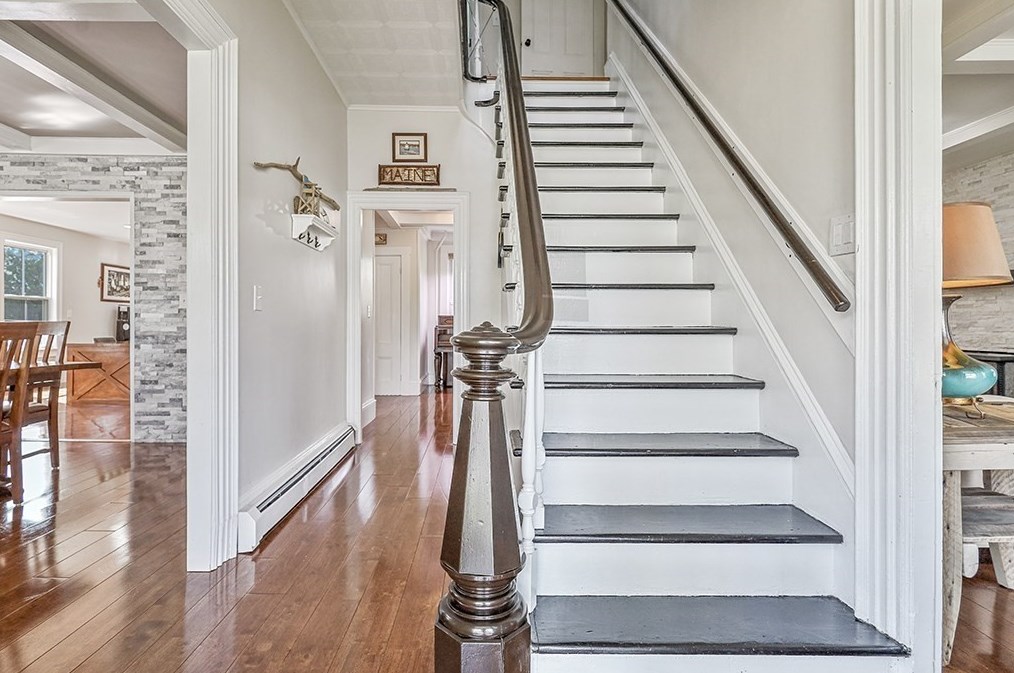 28 Maple St, Mendon MA  01756-1248 exterior