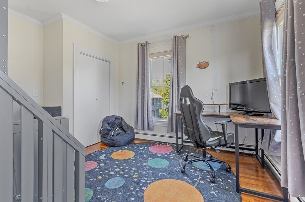 28 Maple St, Mendon MA  01756-1248 exterior