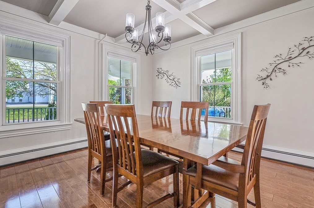 28 Maple St, Mendon MA  01756-1248 exterior