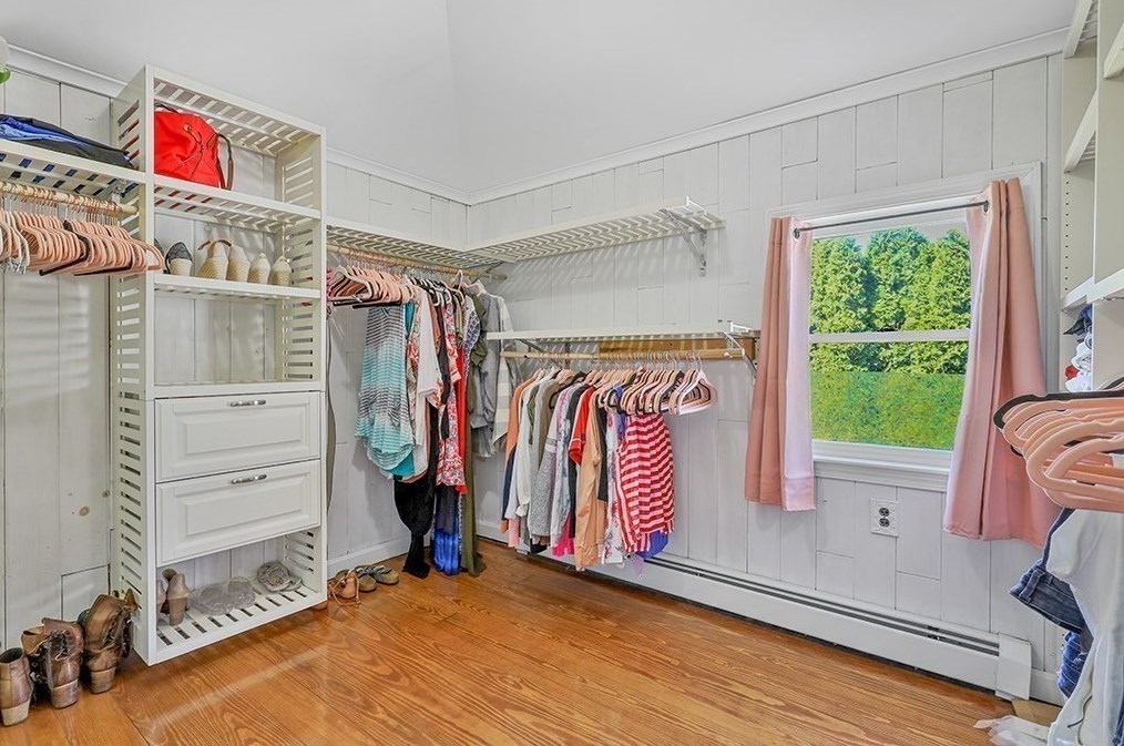 28 Maple St, Mendon MA  01756-1248 exterior