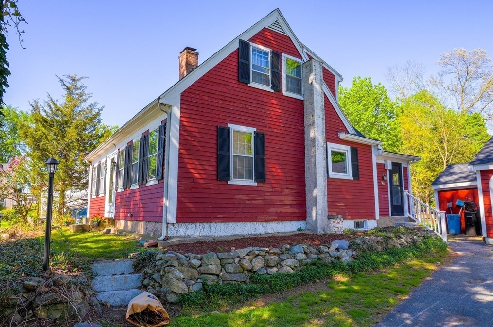 64 Pearl St, Brockton, MA 02301-2818