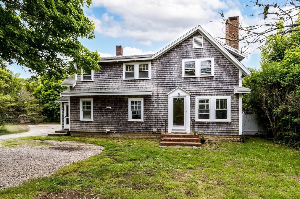 196 Sisson Rd, Hardwich, MA 02645