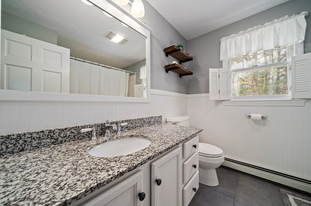 71 Nuthatch Ln, Taunton MA 02780-7150 exterior