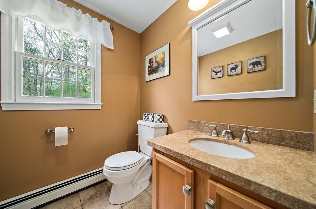 71 Nuthatch Ln, Taunton MA 02780-7150 exterior