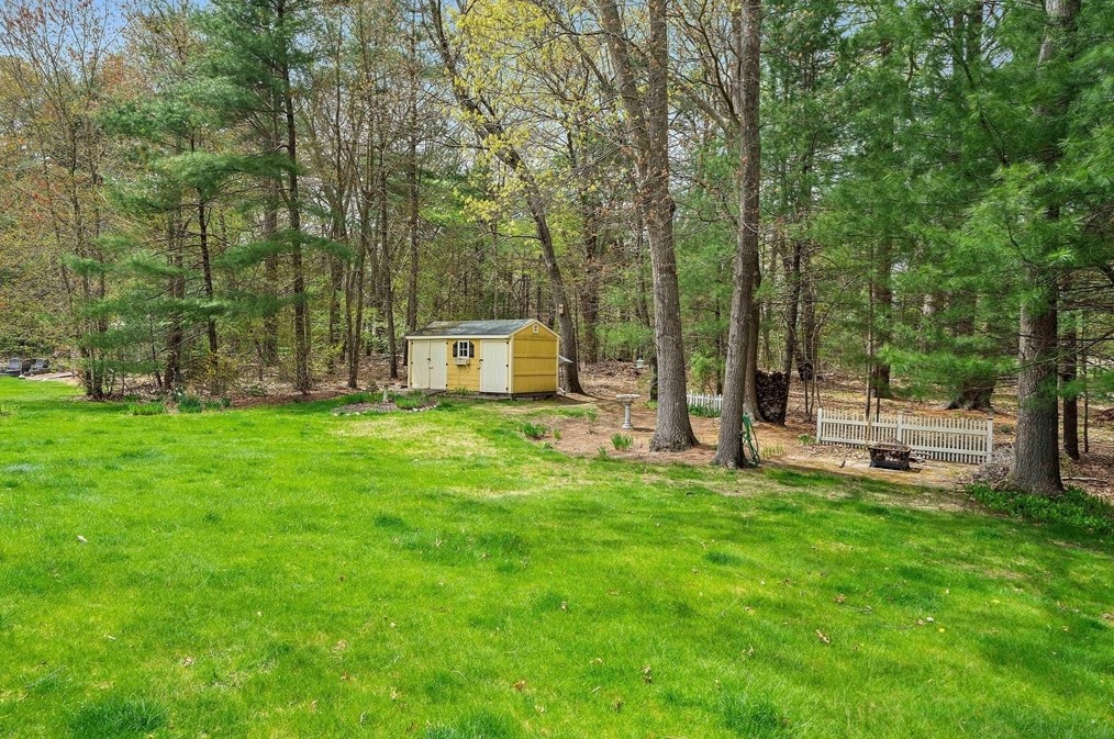 71 Nuthatch Ln, Taunton MA 02780-7150 exterior