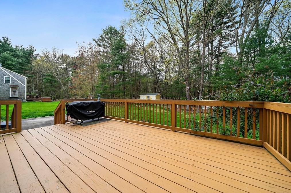 71 Nuthatch Ln, Taunton MA 02780-7150 exterior