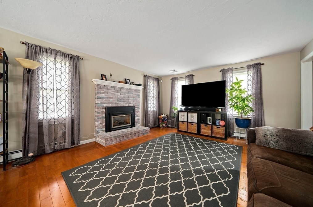 71 Nuthatch Ln, Taunton MA 02780-7150 exterior