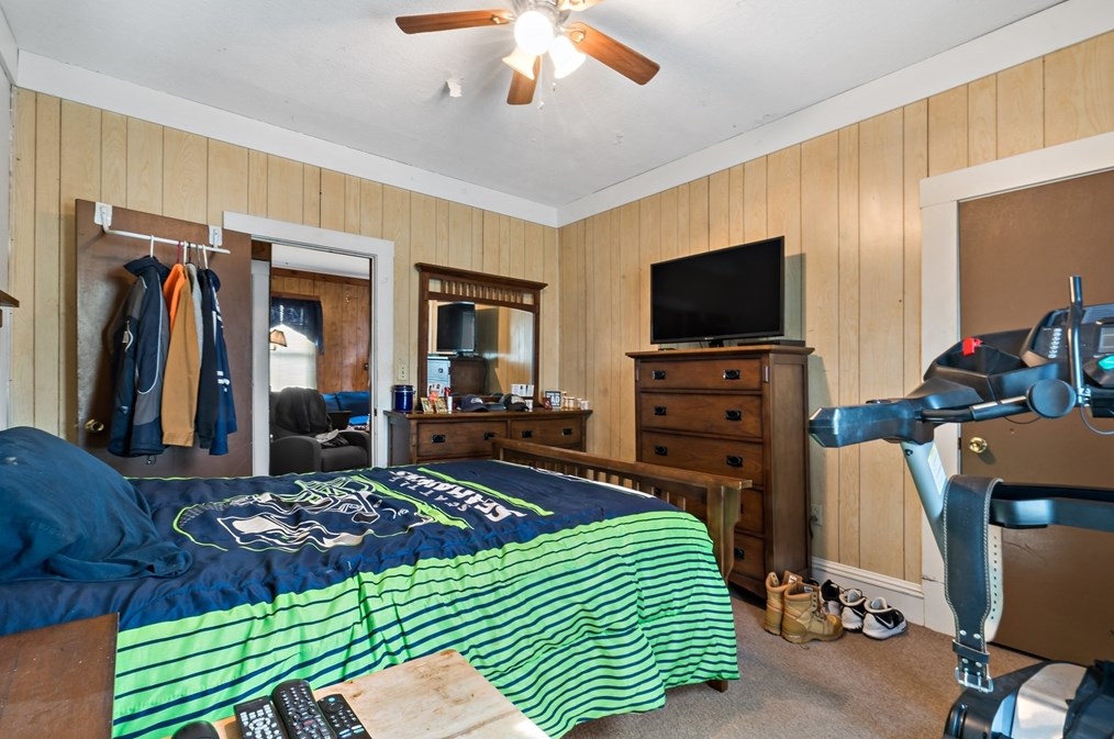 302 Sawyer St, New Bedford MA 02746-2052 exterior