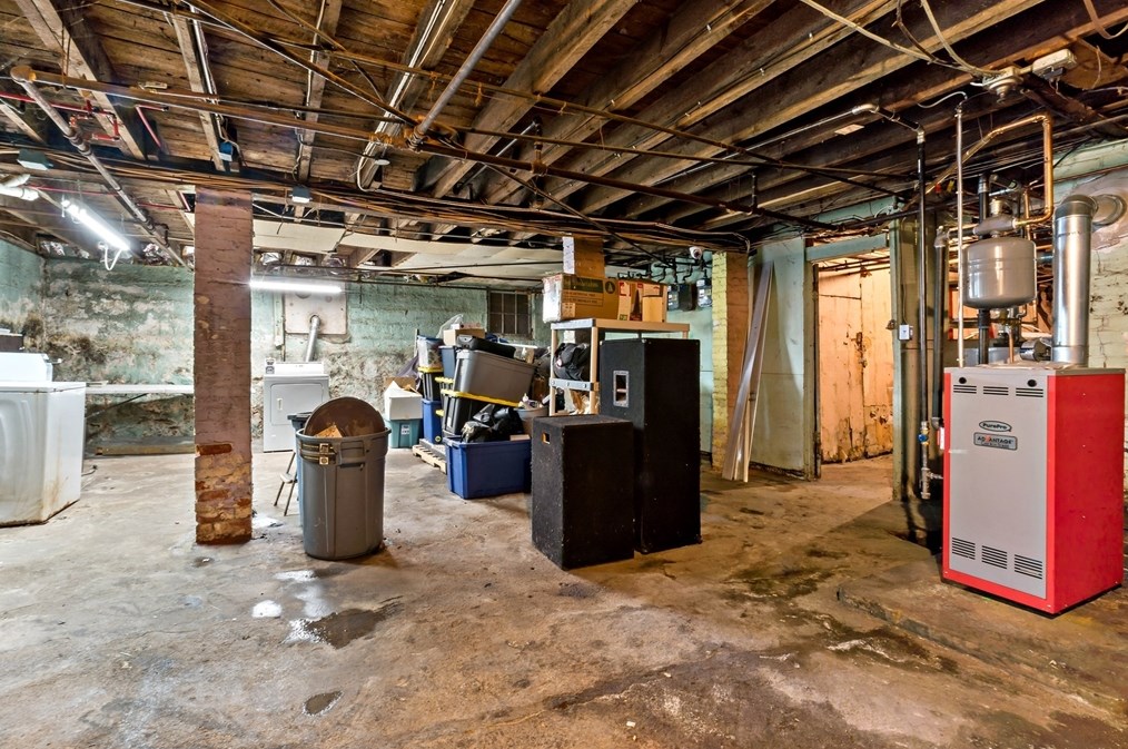 302 Sawyer St, New Bedford MA 02746-2052 exterior